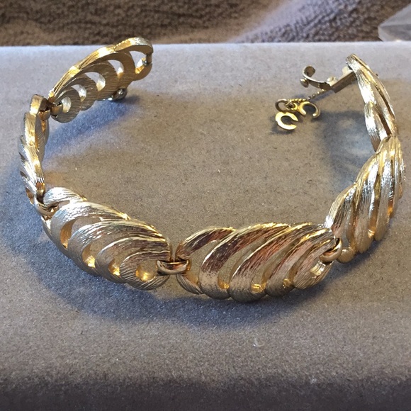 2/$25: Vintage Monet bracelet